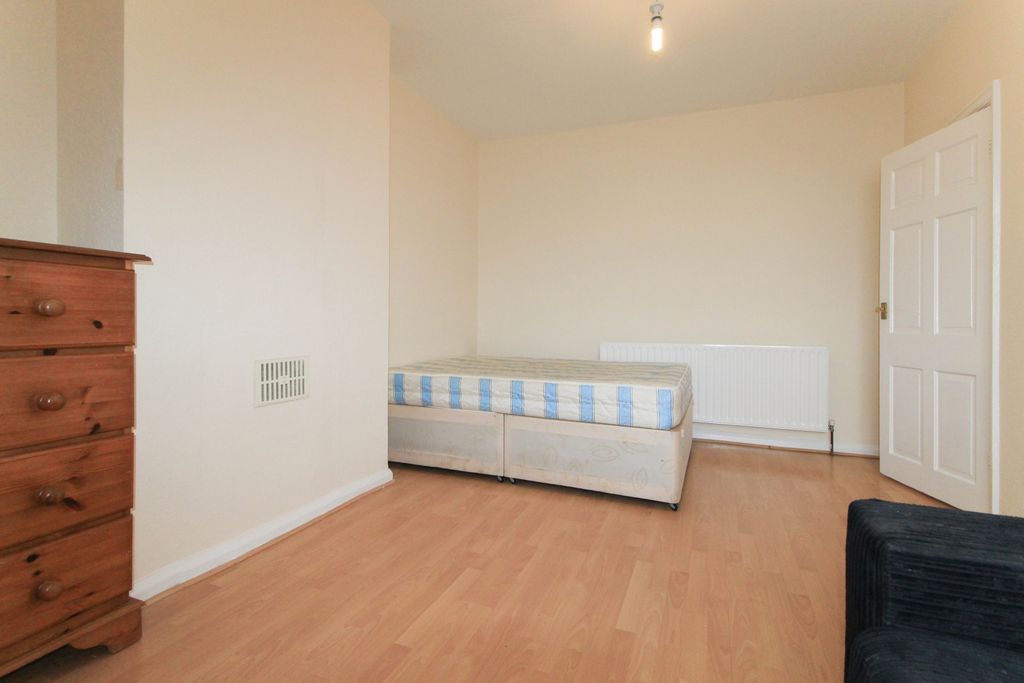 Property photo 3 of 11 Gallery