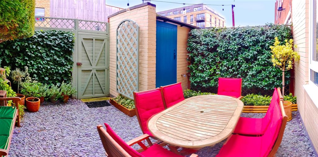 Property photo 2 of 10