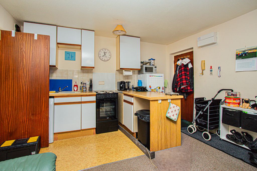 Additional image 12 of 1 bed flat for salePark Road, Irthlingborough NN9