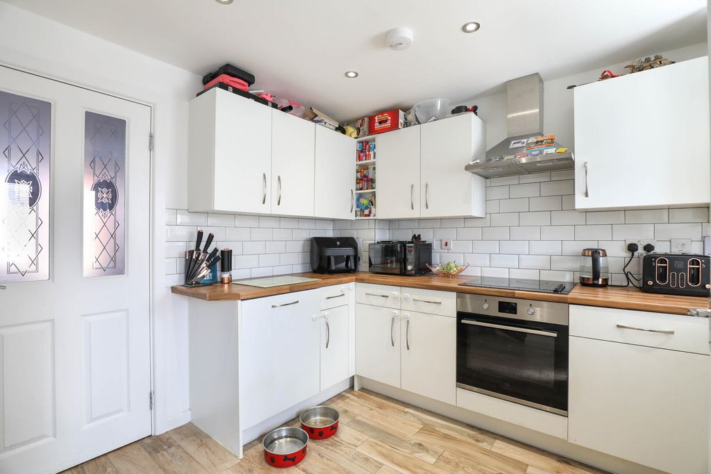 Property photo 3 of 13 Kitchen