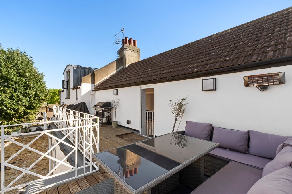 Property photo 3 of 14 Roof Terrace