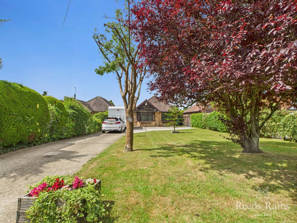 Property photo 1 of 33 Front Garden