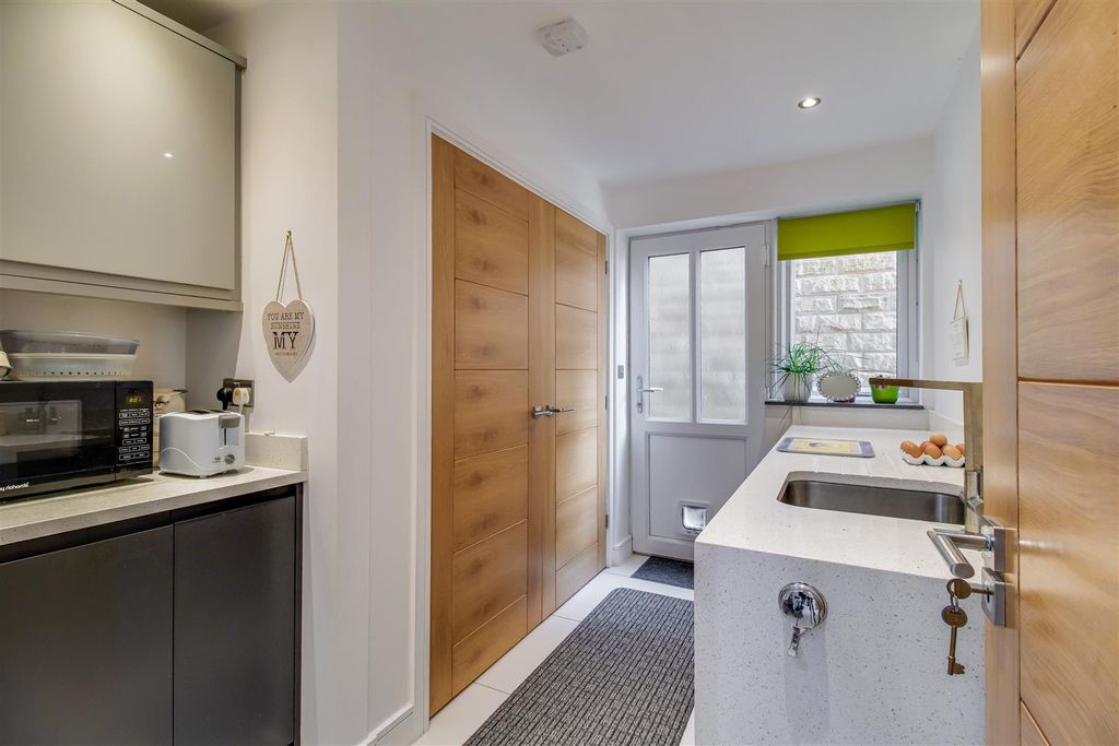 Additional image 10 of 5 bed detached house for saleFoxroyd Lane, Dewsbury WF12