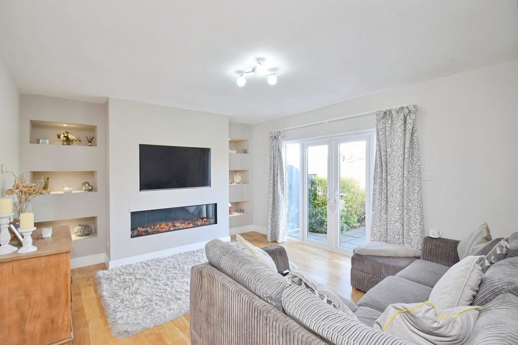 Property photo 2 of 26