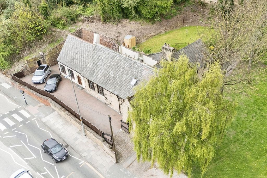 Property photo 1 of 32
