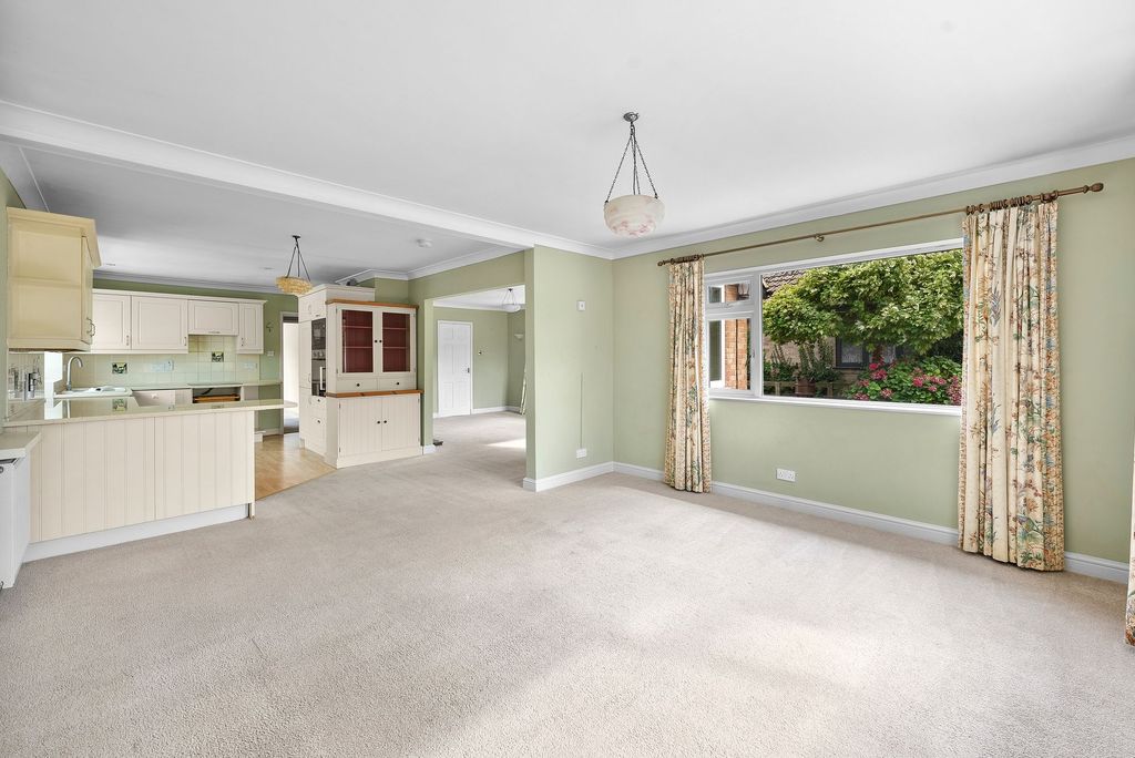 Property photo 3 of 33