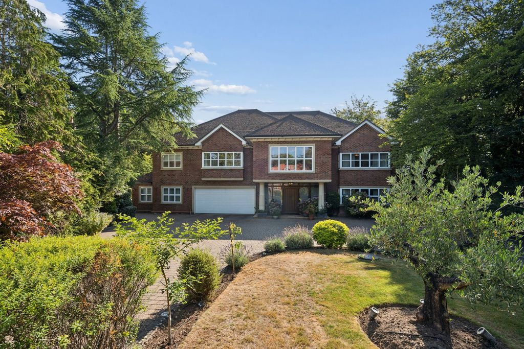 5 bed detached house for saleCopse Close, Northwood HA6
