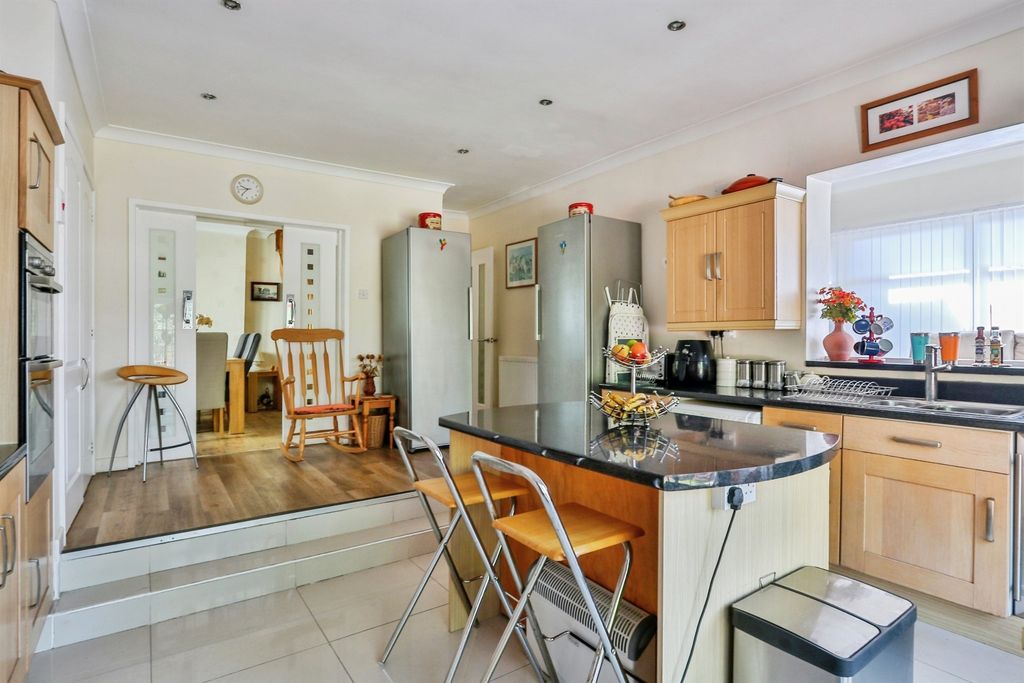 Property photo 2 of 21