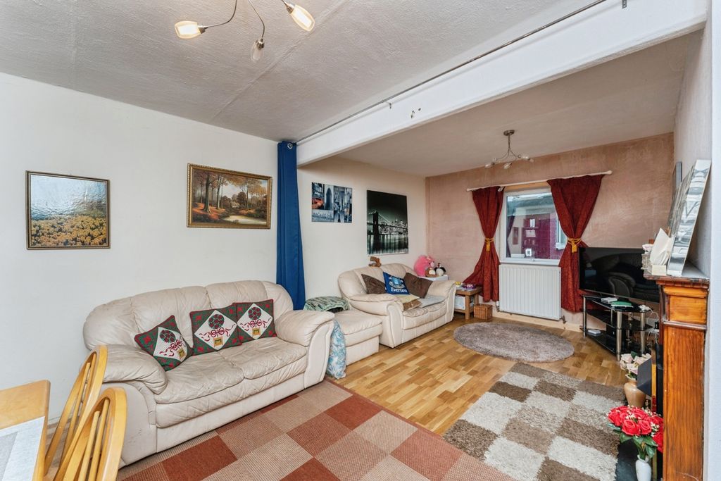 Property photo 2 of 18 Lounge Dining