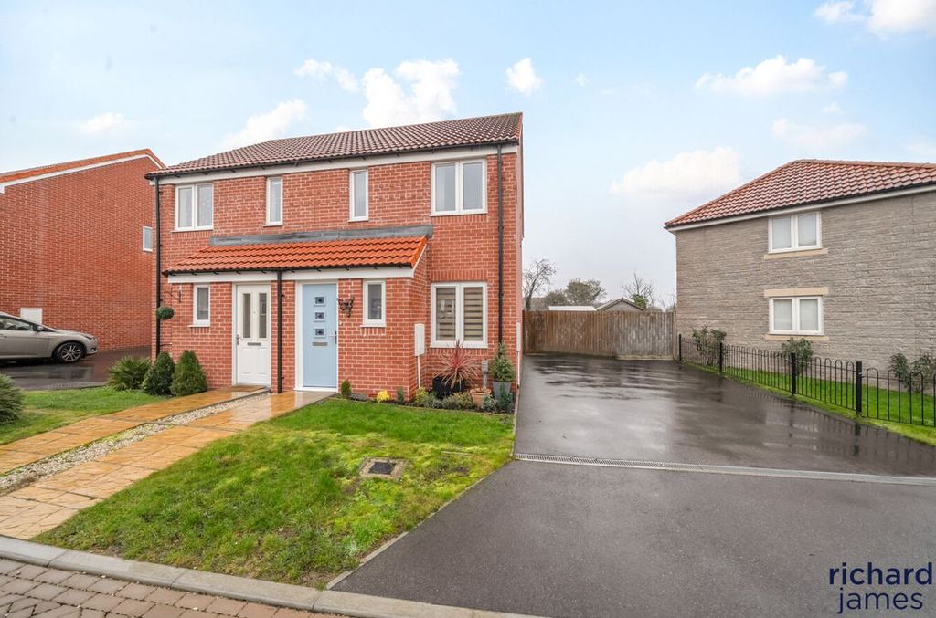 Property photo 1 of 11 1208B0c2E1A34916Af7d469B525F25F7