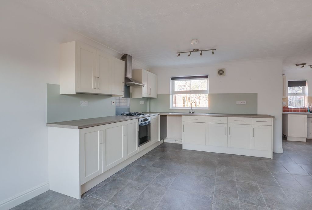 Property photo 3 of 20 Kitchen/Diner