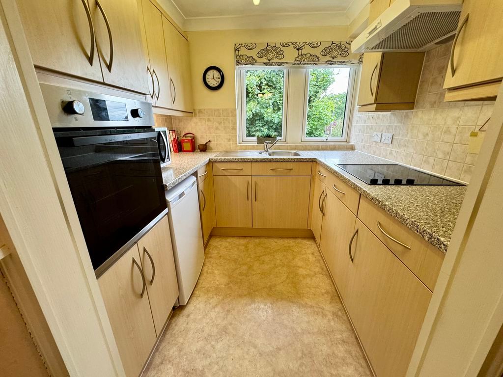 Property photo 2 of 25 Kitchen