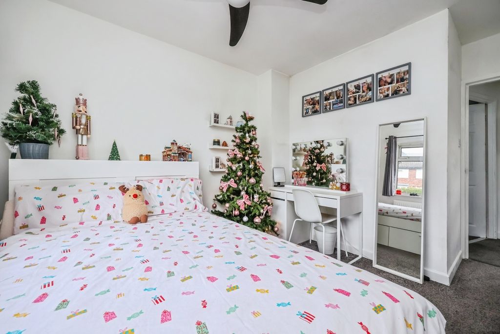 Property photo 2 of 20 Bedroom 2