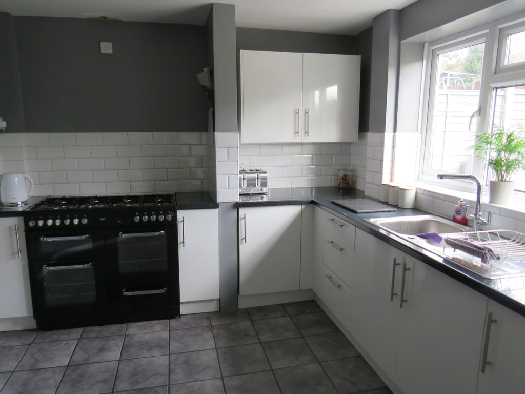 Property photo 3 of 9 Kitchen