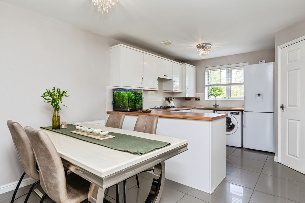 Property photo 2 of 22 Pbox-Kitchen-333374.Jpg