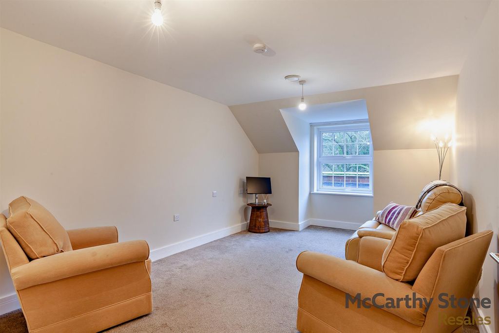 Property photo 1 of 20 8633035-Interior01-800.Jpg