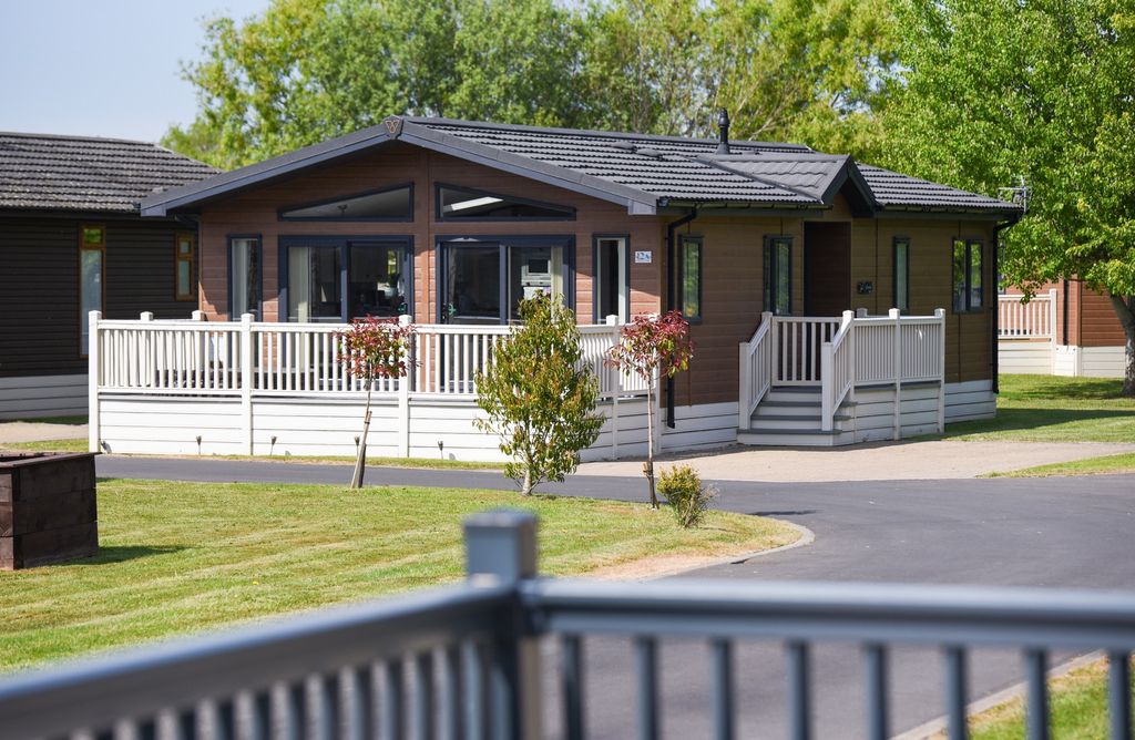 Property photo 2 of 21