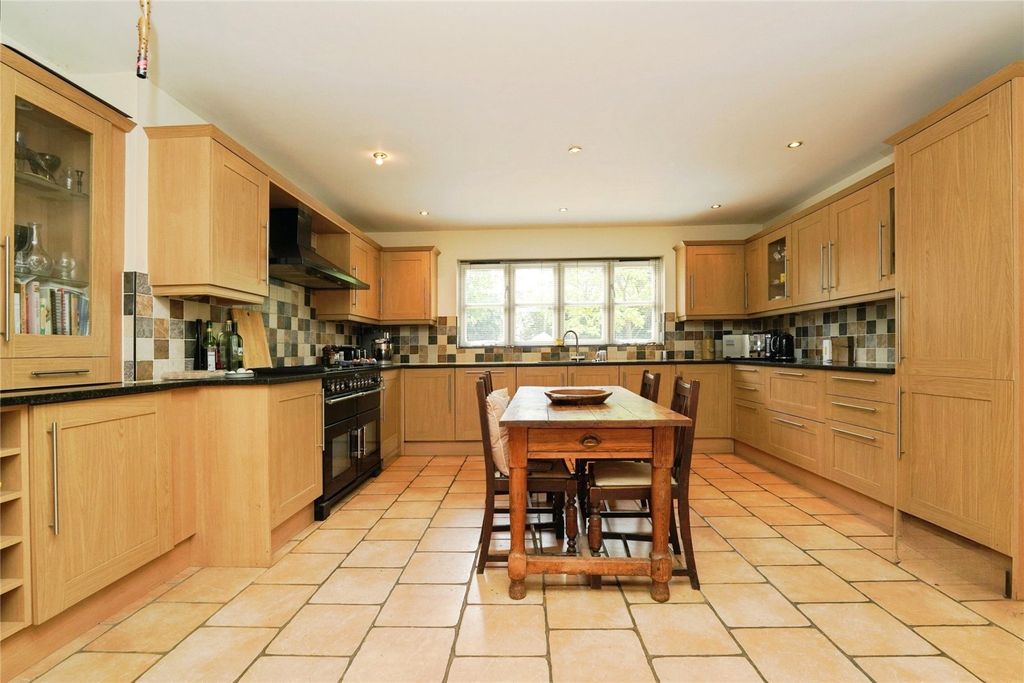 Property photo 2 of 23 Picture No. 31