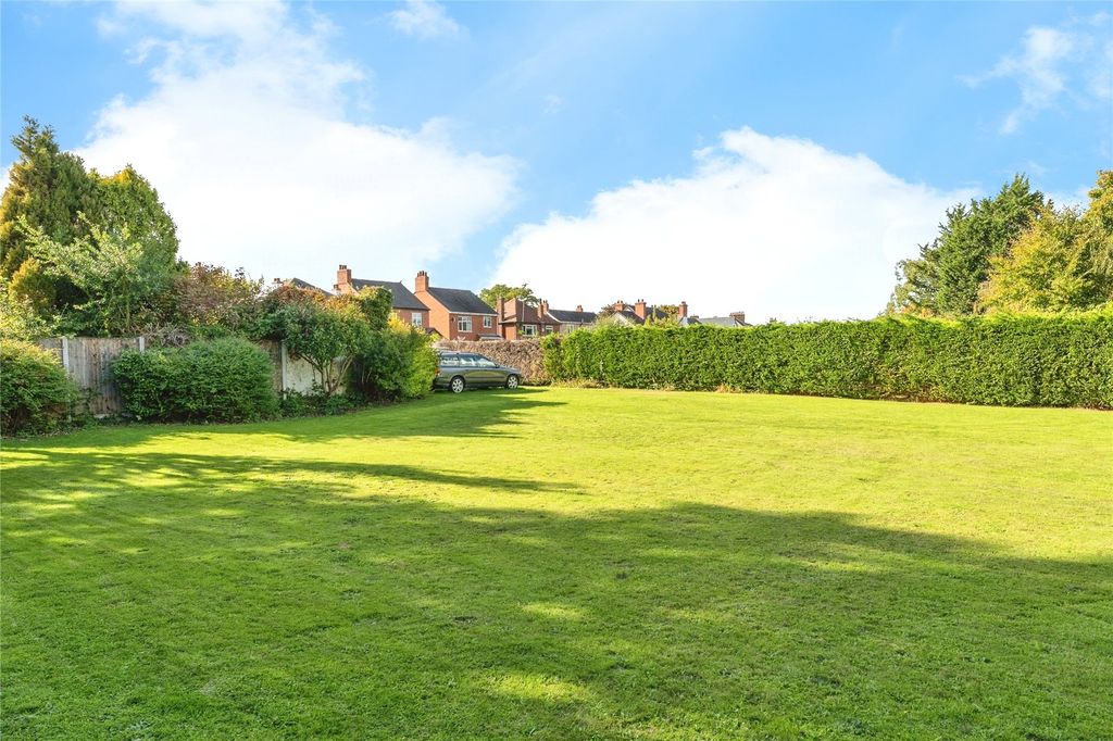 Property photo 2 of 22 Garden