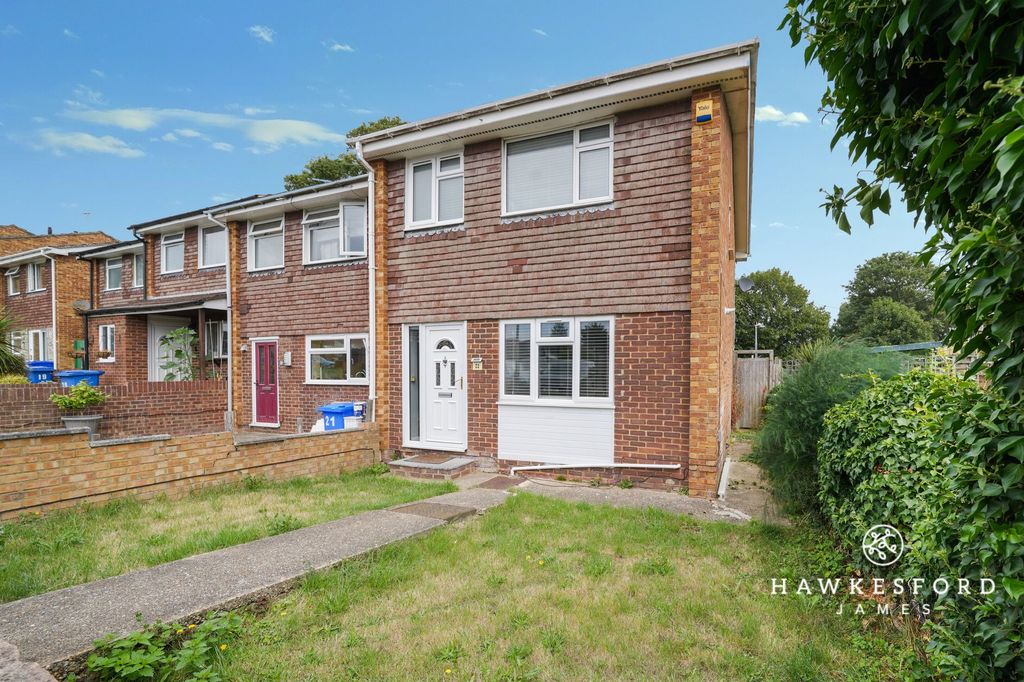 Property photo 1 of 12 Temple Gardens, Sittingbourne - Front