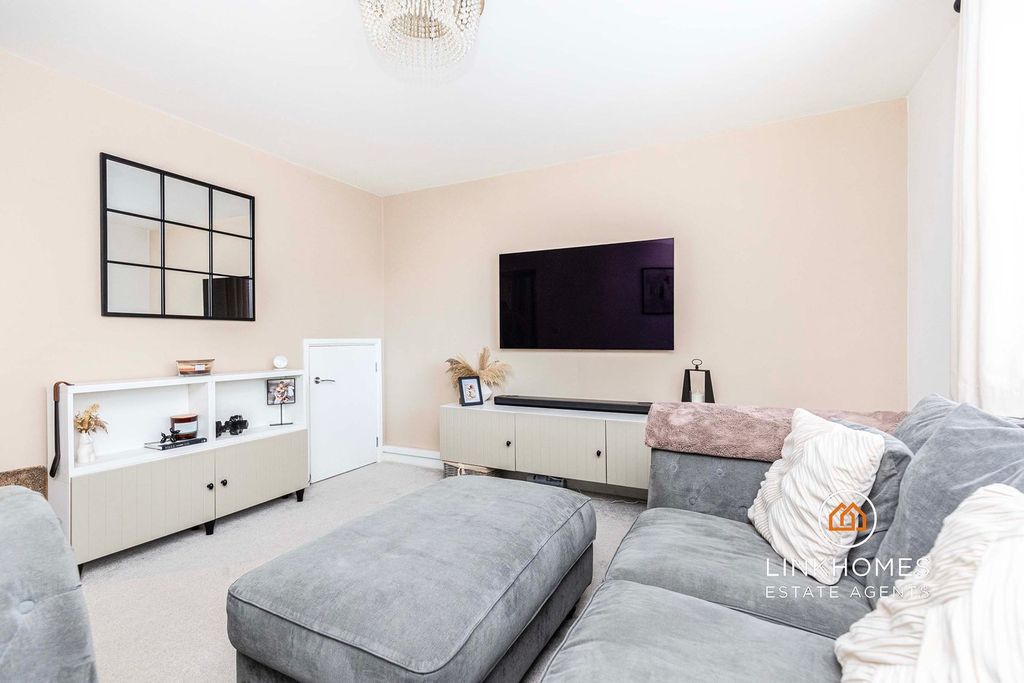 Property photo 3 of 24