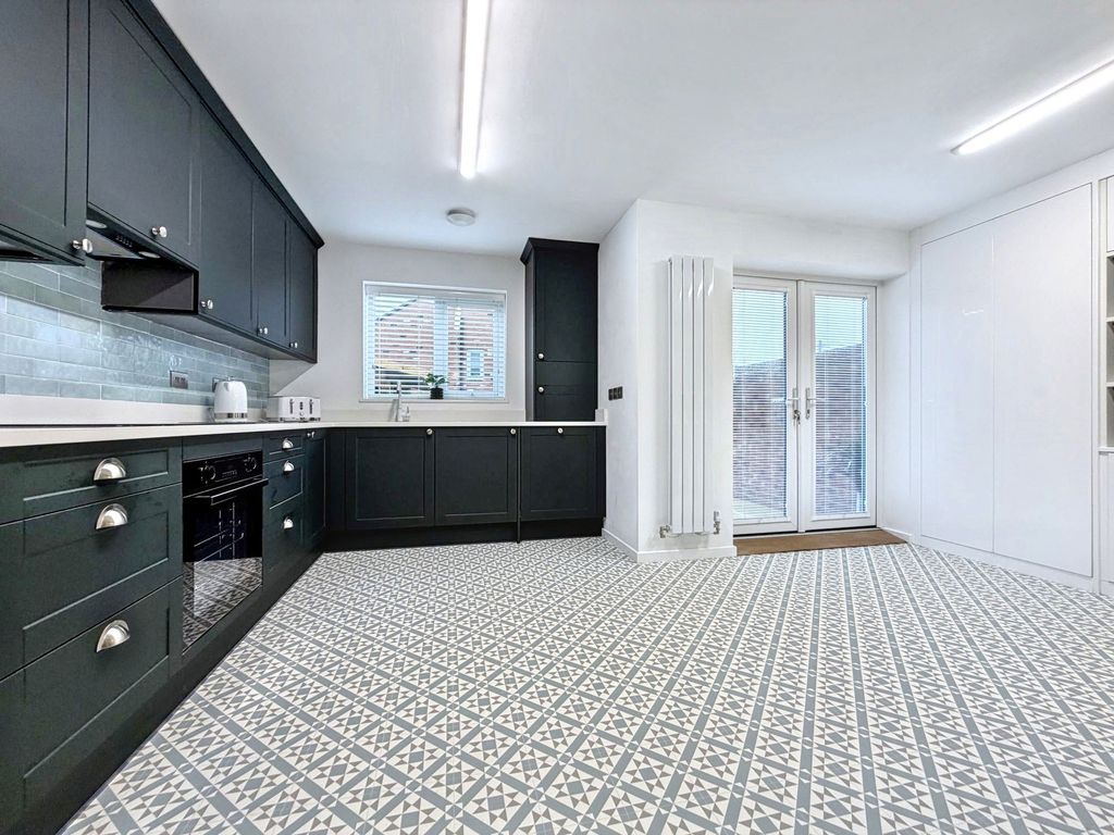 Property photo 3 of 23