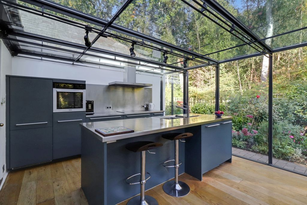 Property photo 3 of 23 Kitchen