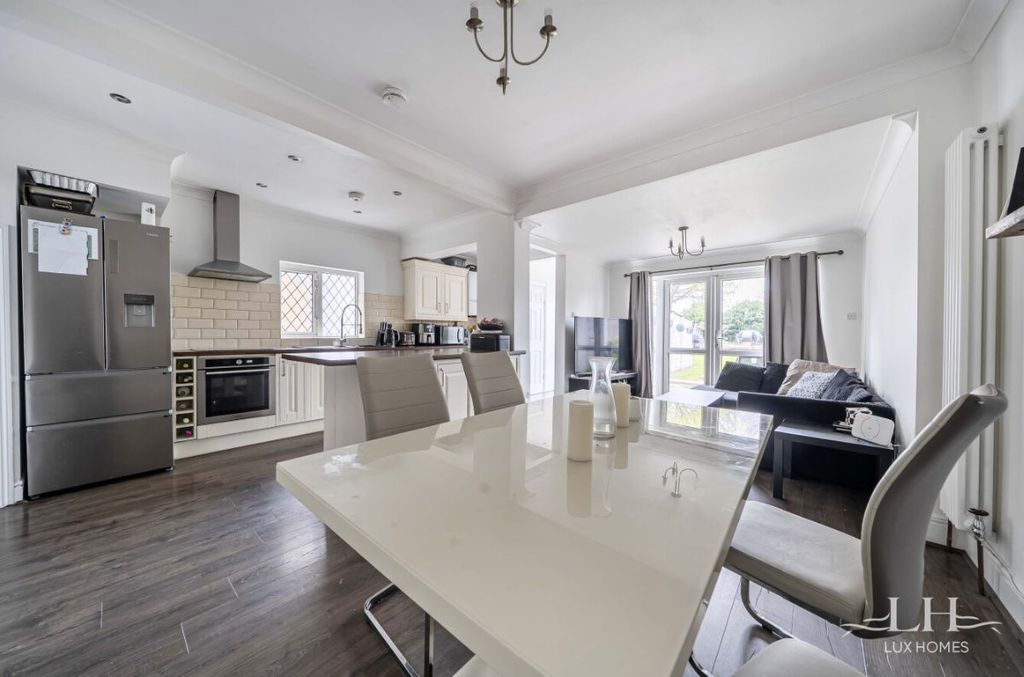 Property photo 2 of 24