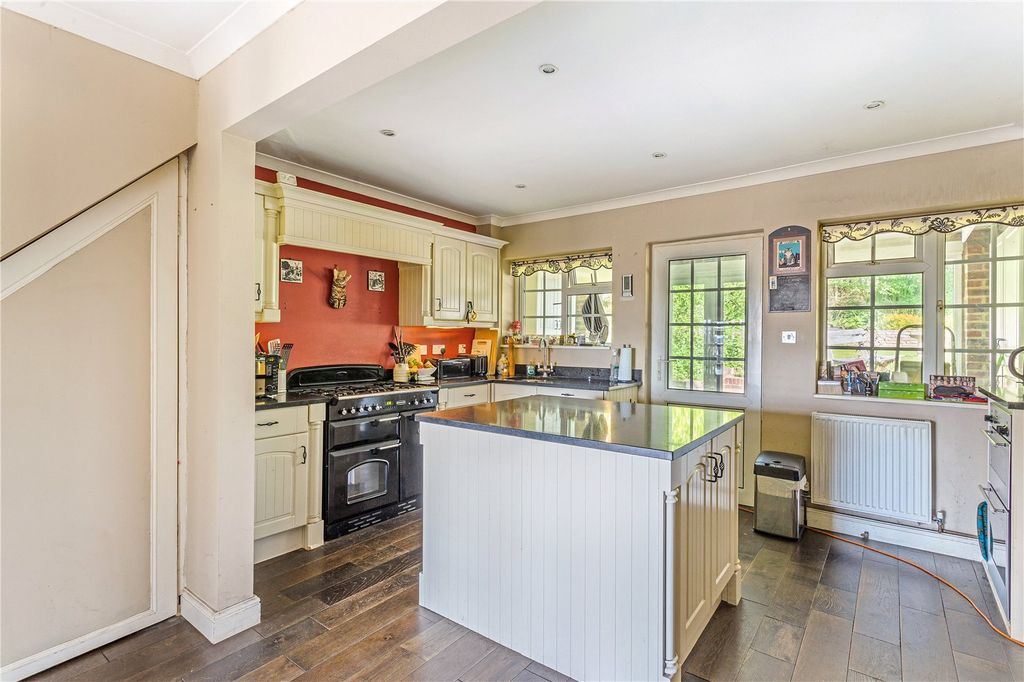 Property photo 2 of 11 Kitchen/Breakfast