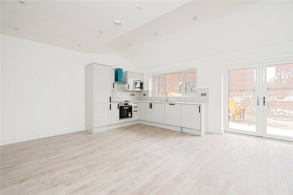 Property photo 2 of 23 Picture No. 31