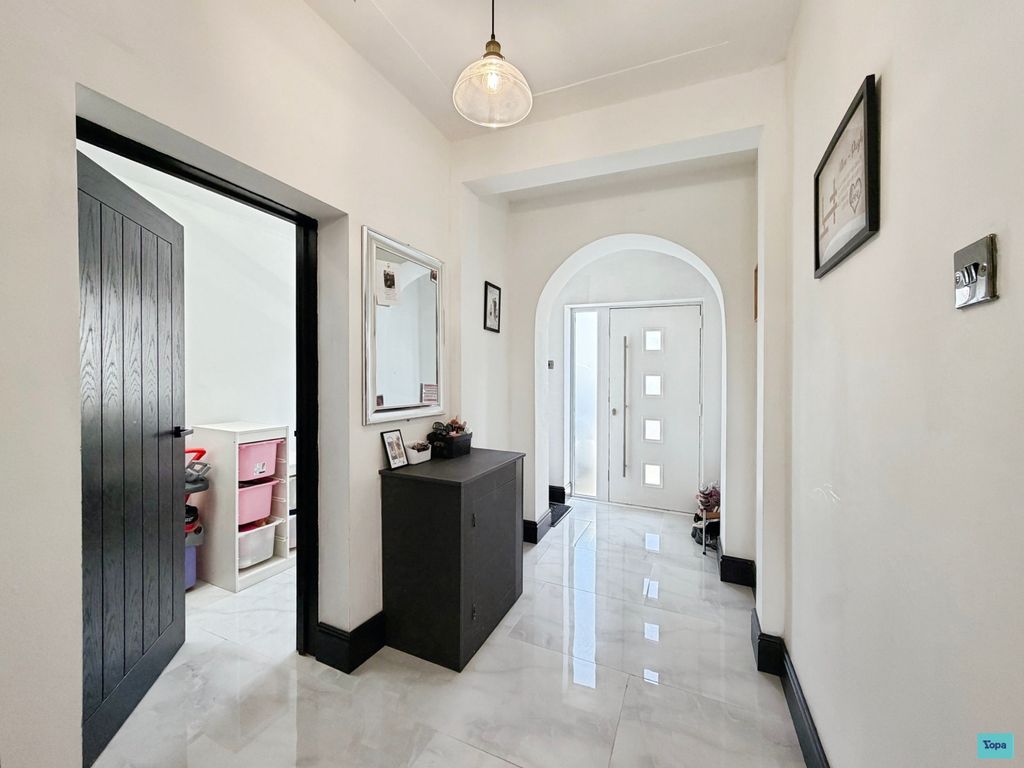 Property photo 2 of 23 25