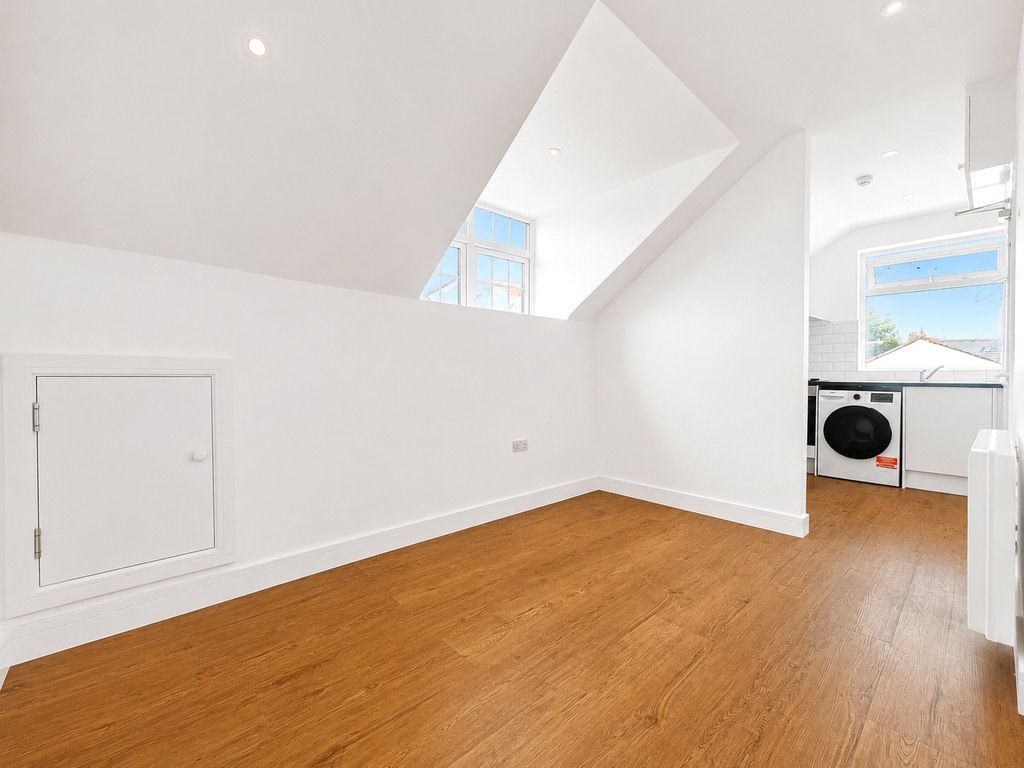 Property photo 1 of 4 Studio