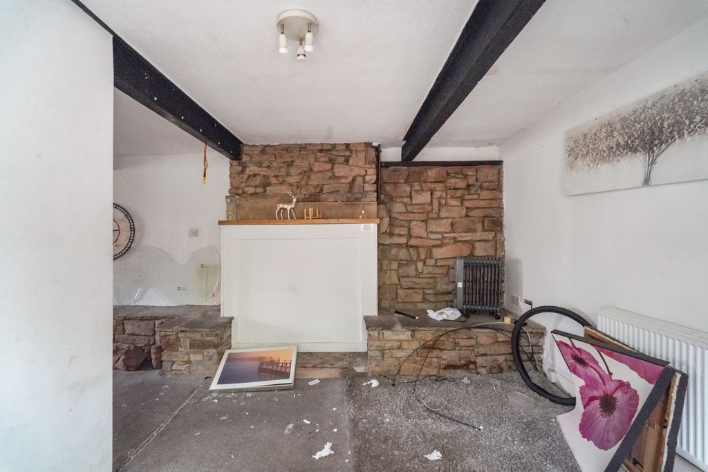 Property photo 2 of 26