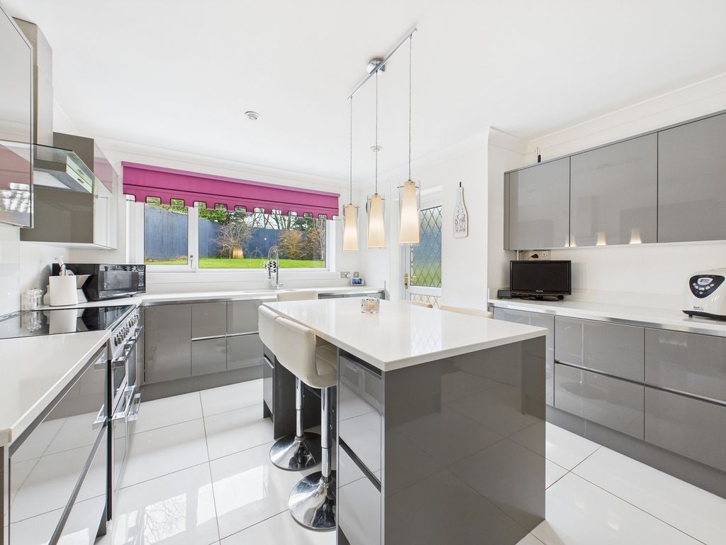 Property photo 2 of 30 Kitchen And Breakfast Room