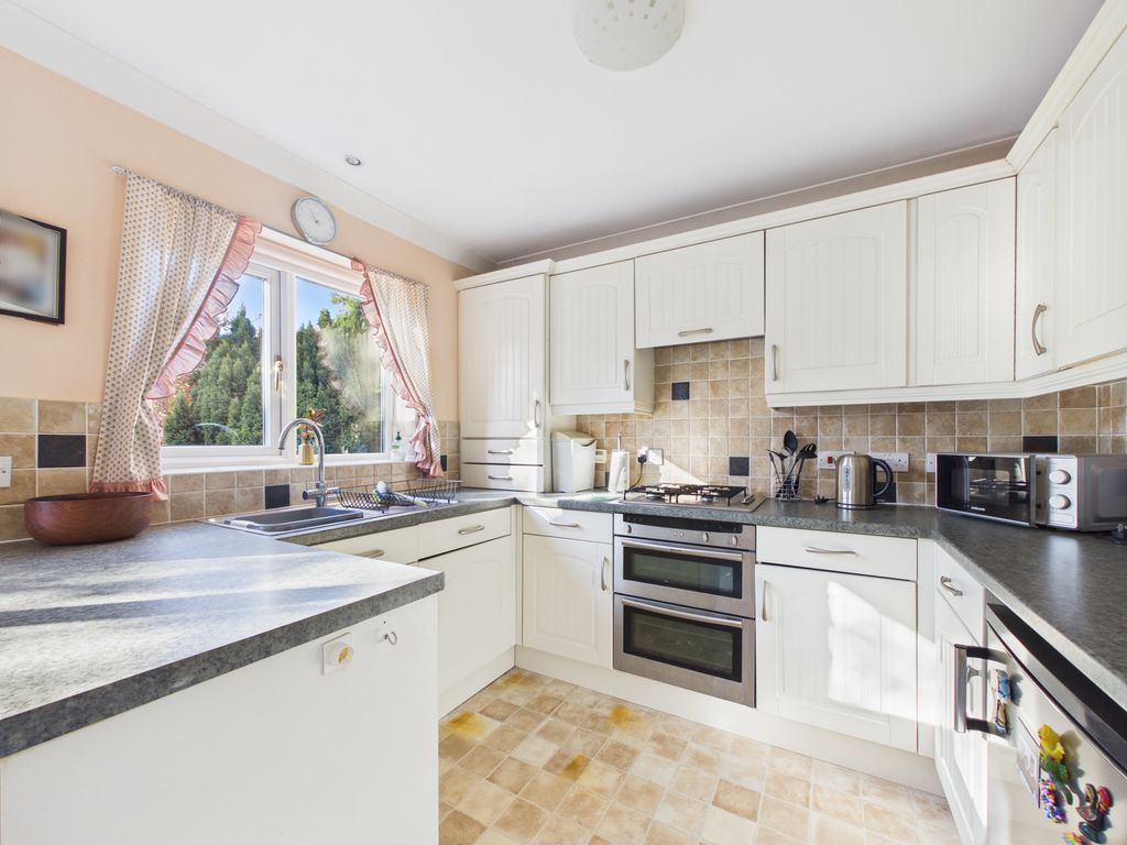 Property photo 2 of 15 Kitchen