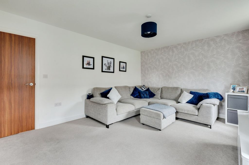 Property photo 3 of 19 Pbox-Img.Jpg