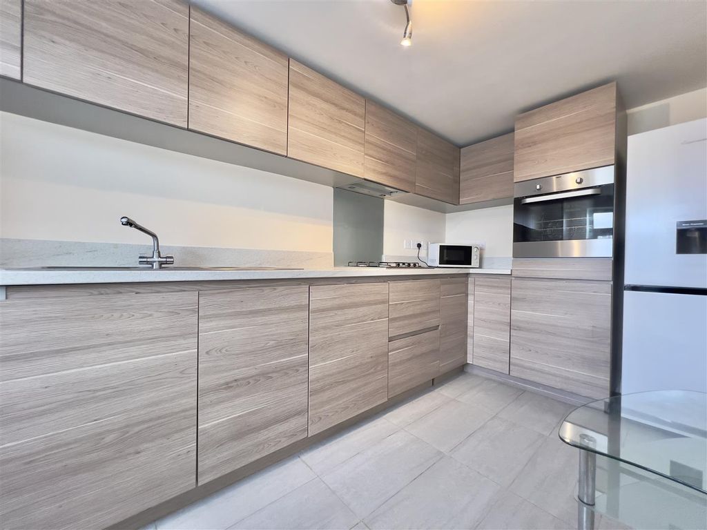 Property photo 3 of 9 Kitchen