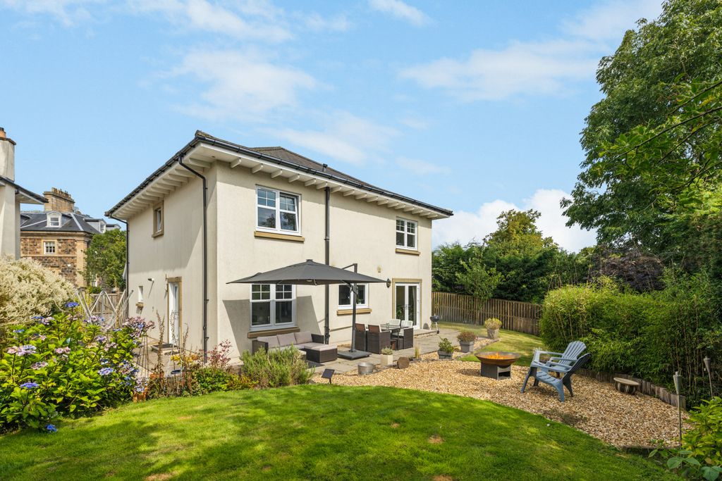 Property photo 2 of 39