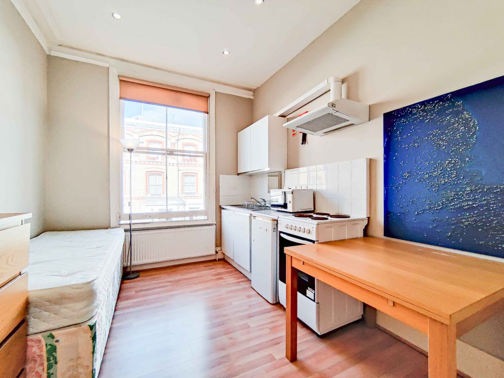 Property photo 1 of 4 Semi Studio For Rent