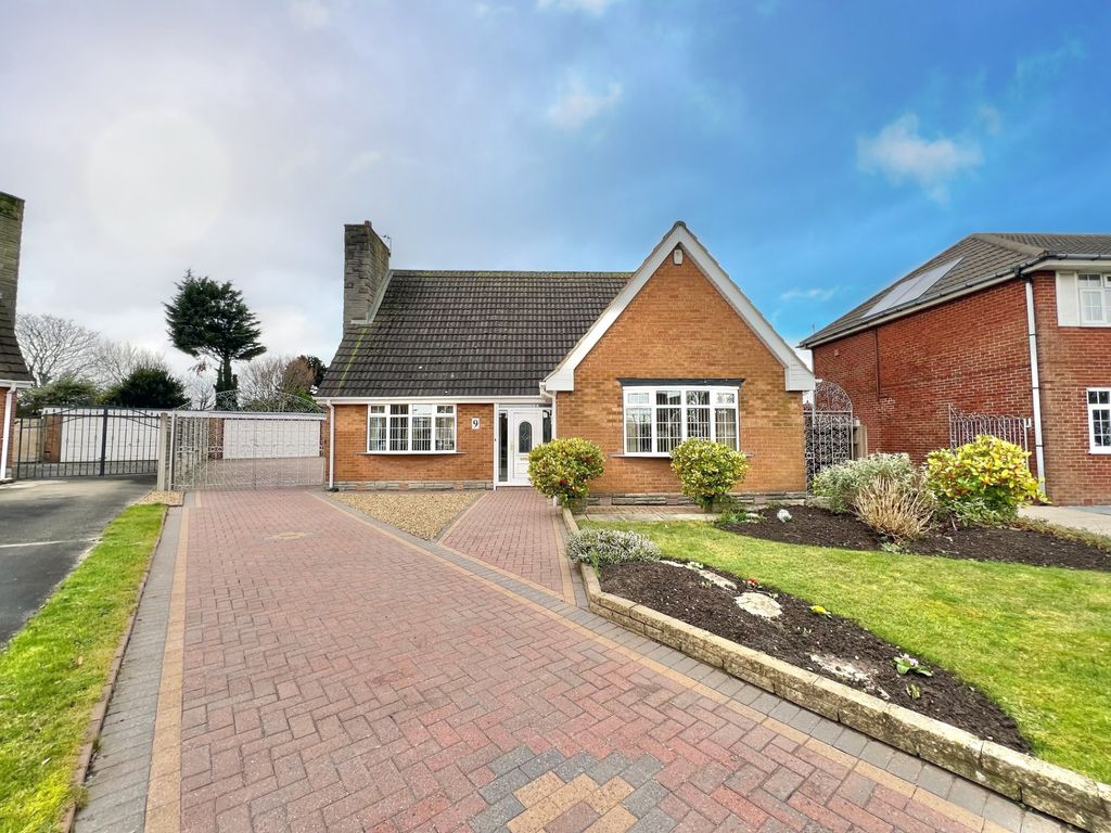 Property photo 1 of 32