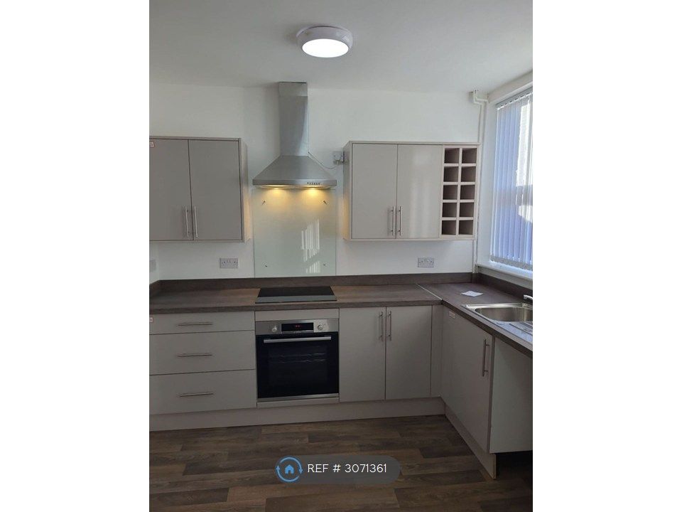 Property photo 2 of 12 Kitchen