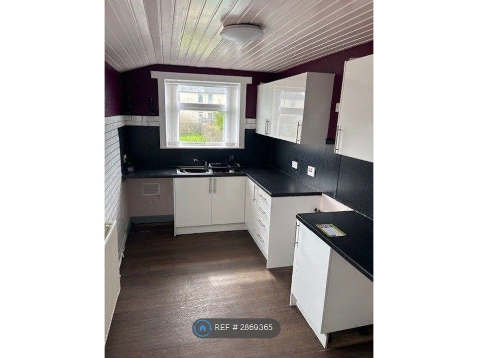 Property photo 3 of 7 Kitchen