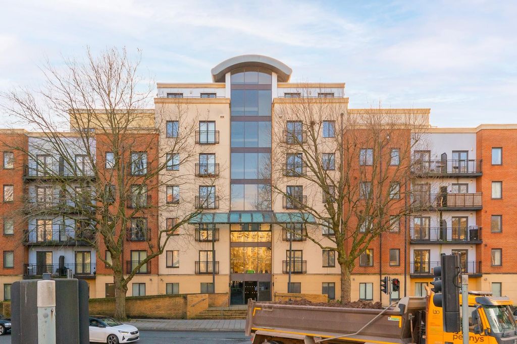 Property photo 2 of 18 Truocseriuqs16 - External B.Jpg