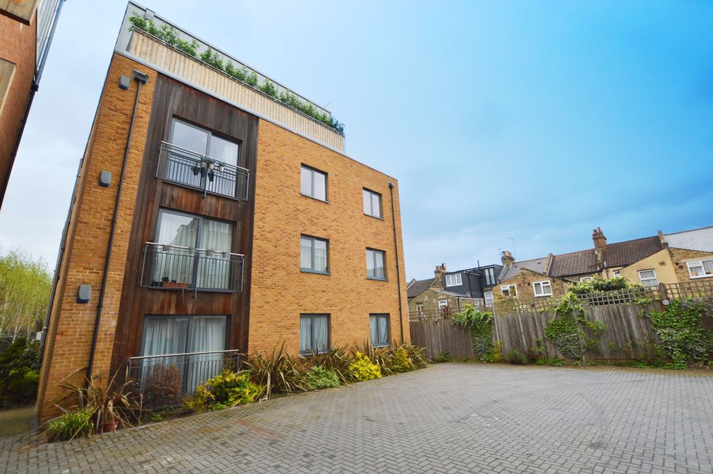 Property photo 1 of 8 External