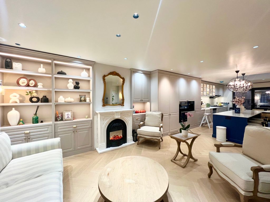 Property photo 3 of 43