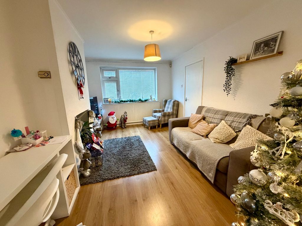 Property photo 2 of 12 Picture No. 14