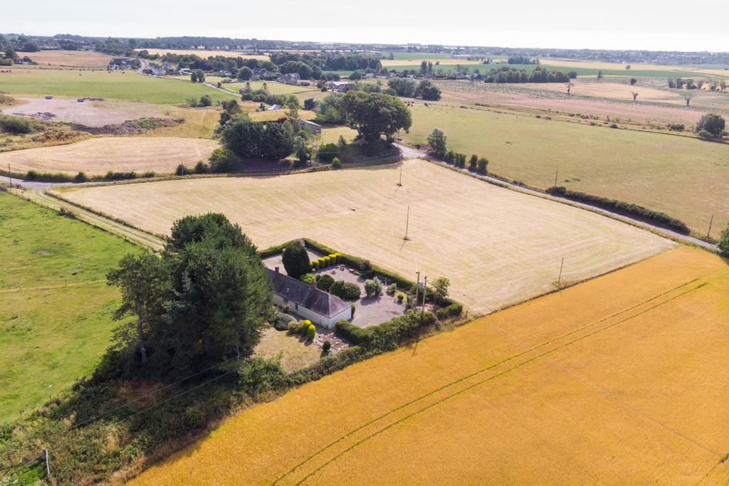 Property photo 3 of 26 Garden &amp; Paddock 3.68 Acres