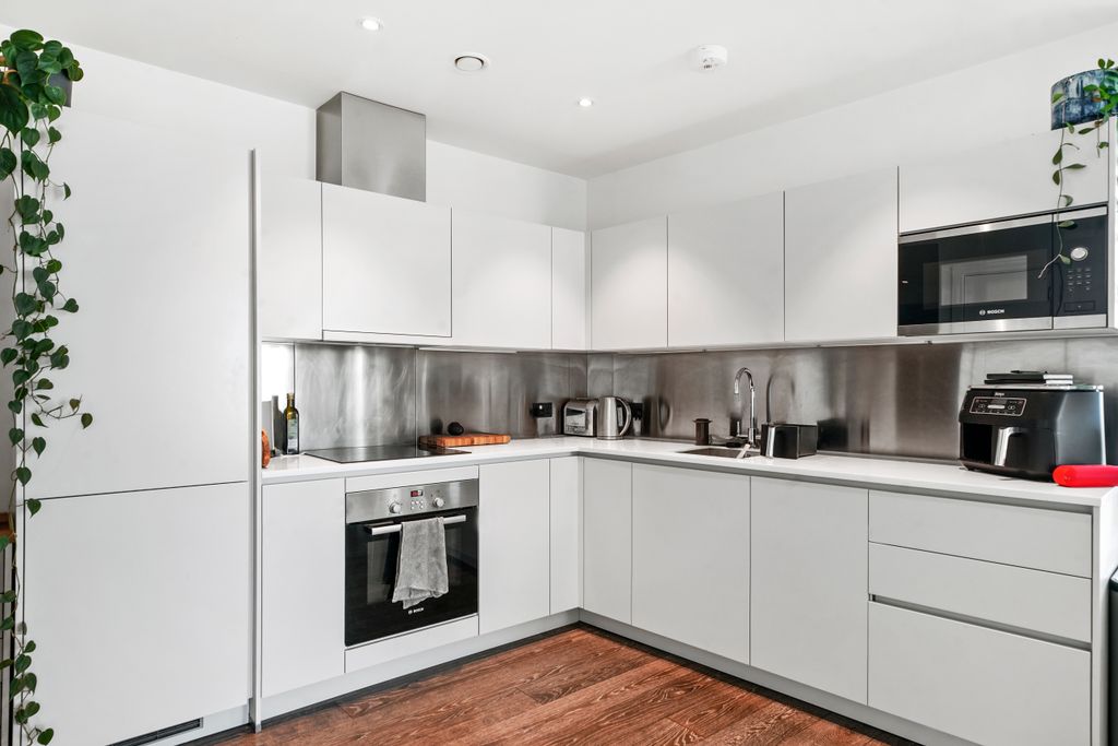 Property photo 2 of 7 Kitchen