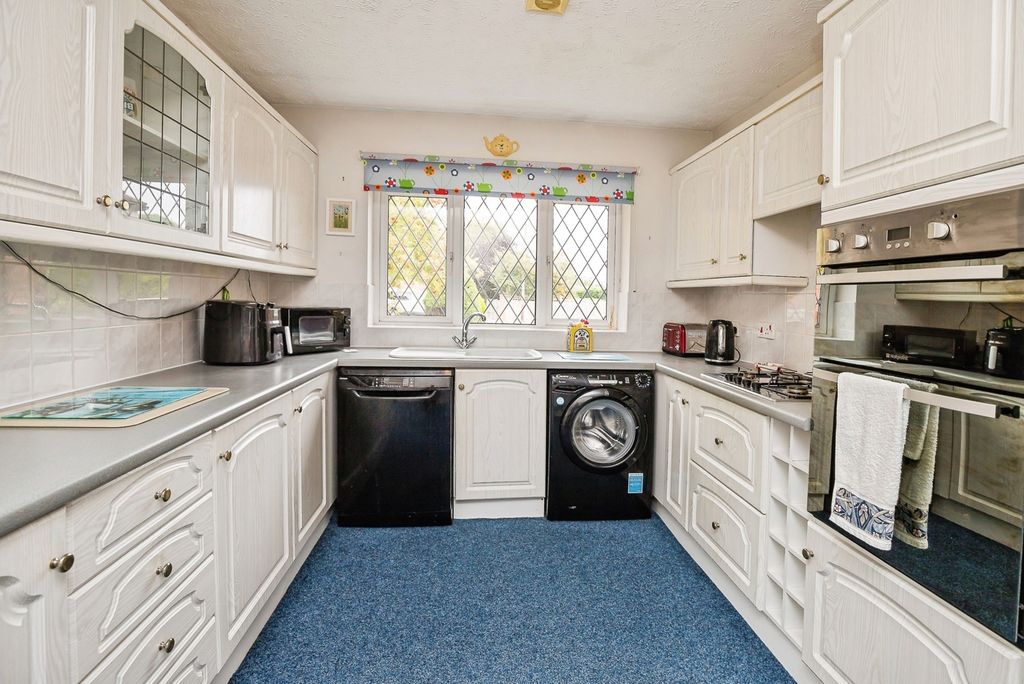 Property photo 3 of 17 Photo