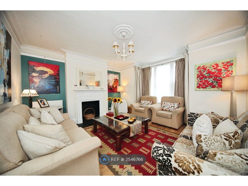 Property photo 2 of 12 Lounge